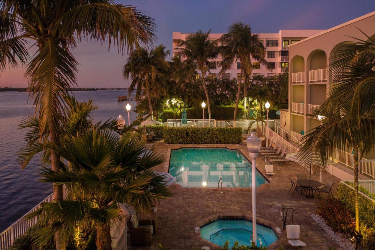 Fairfield Inn And Suites By Marriott Palm Beach Exterior foto